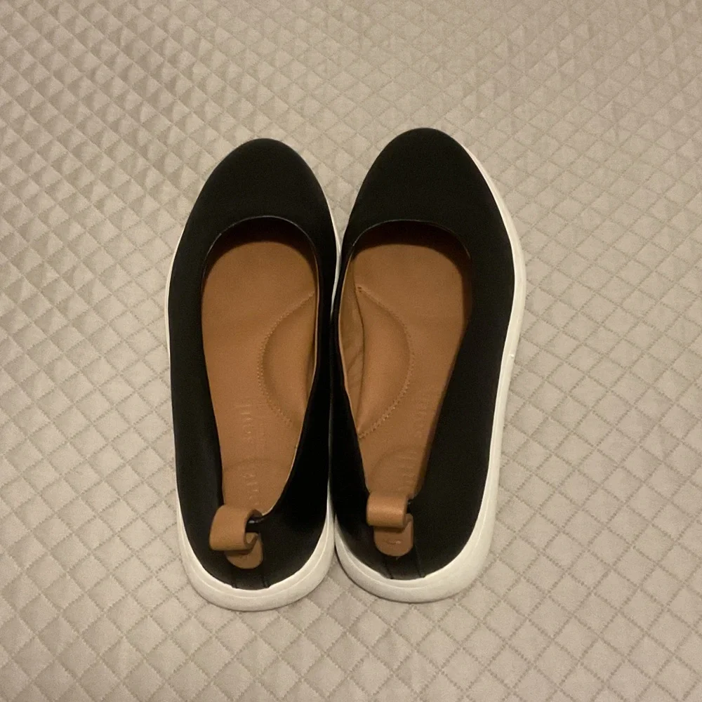 Gentle Souls Black and Tan Leather Flats - Picture 2 of 2
